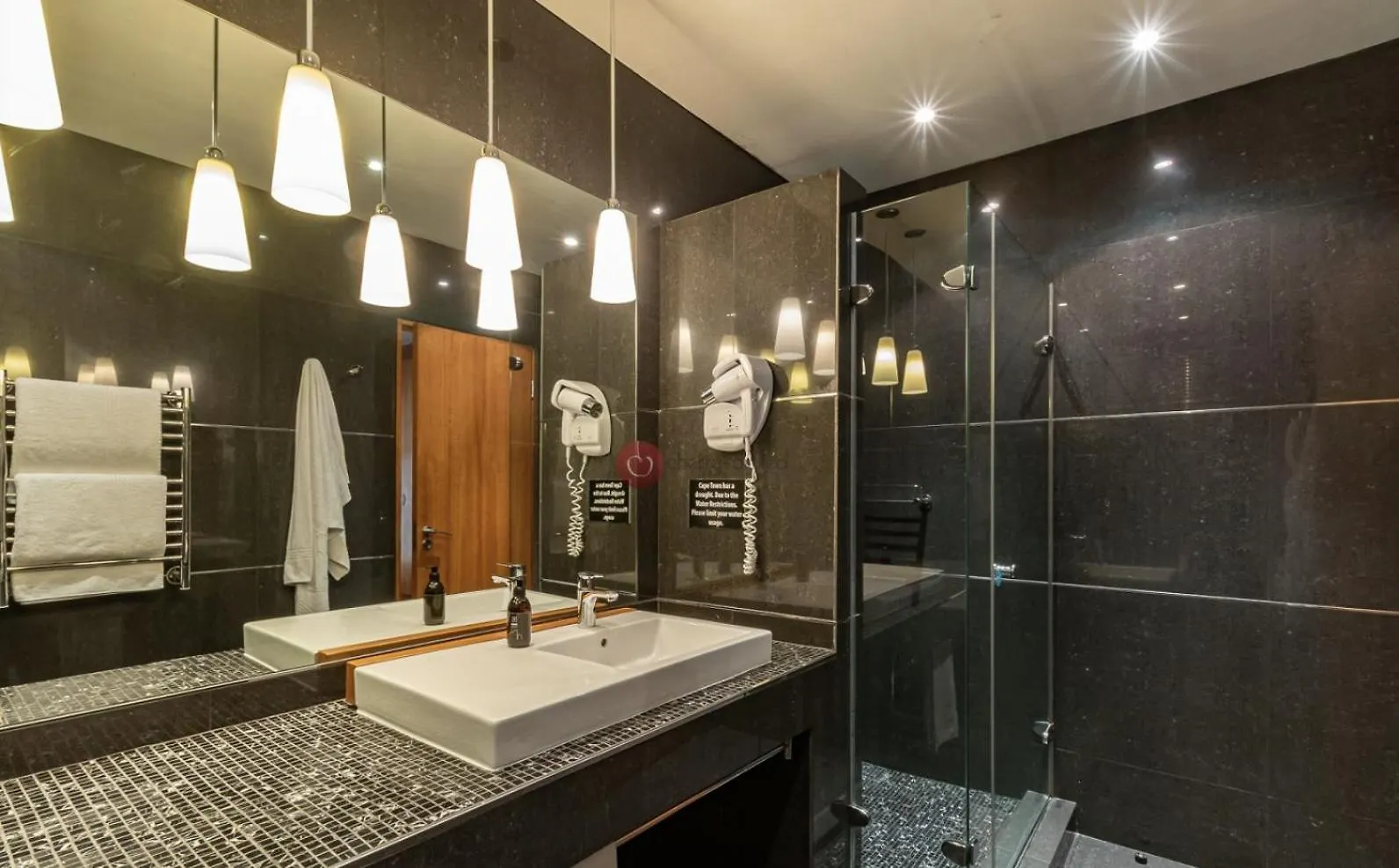 Capestays - Villa Infinity Cape Town Guest house
